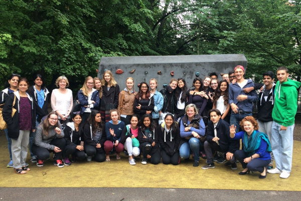 Gruppenphoto Schulhof